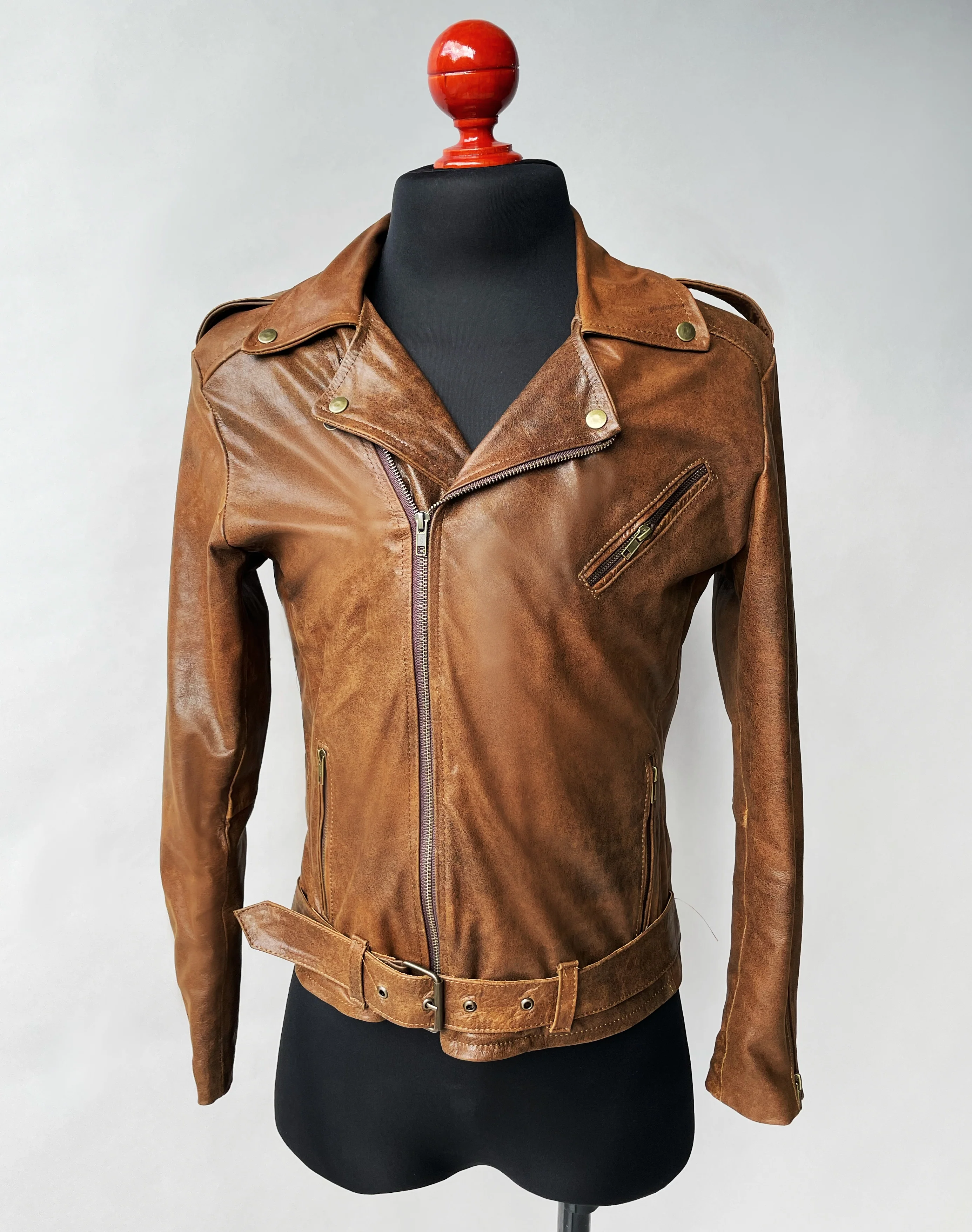 Biker no.1 oro viejo - Image 3